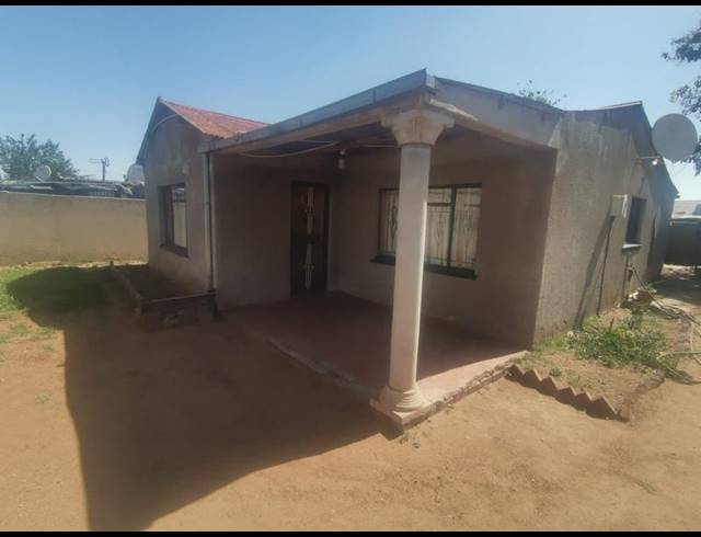3 BEDROOM HOUSE FOR SALE IN NHLAPO